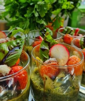 Partyservice Buffet Feiern Events in Haan - Snacks im Kristallglas